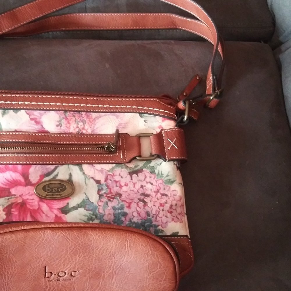 Very pretty floral boc purse